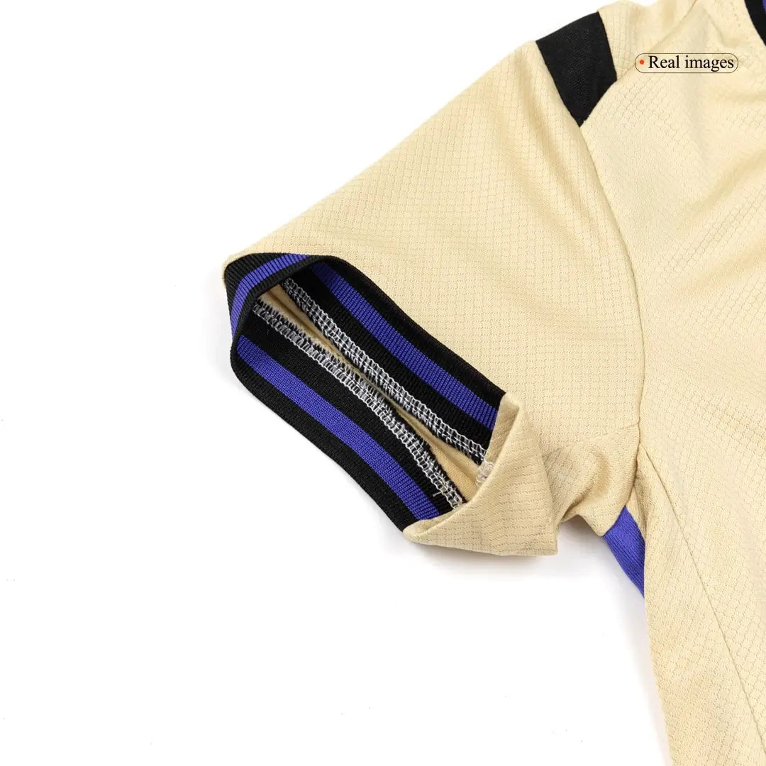 Kit completo de visitante del Barcelona x Kobe Bryant para niños 2025/26