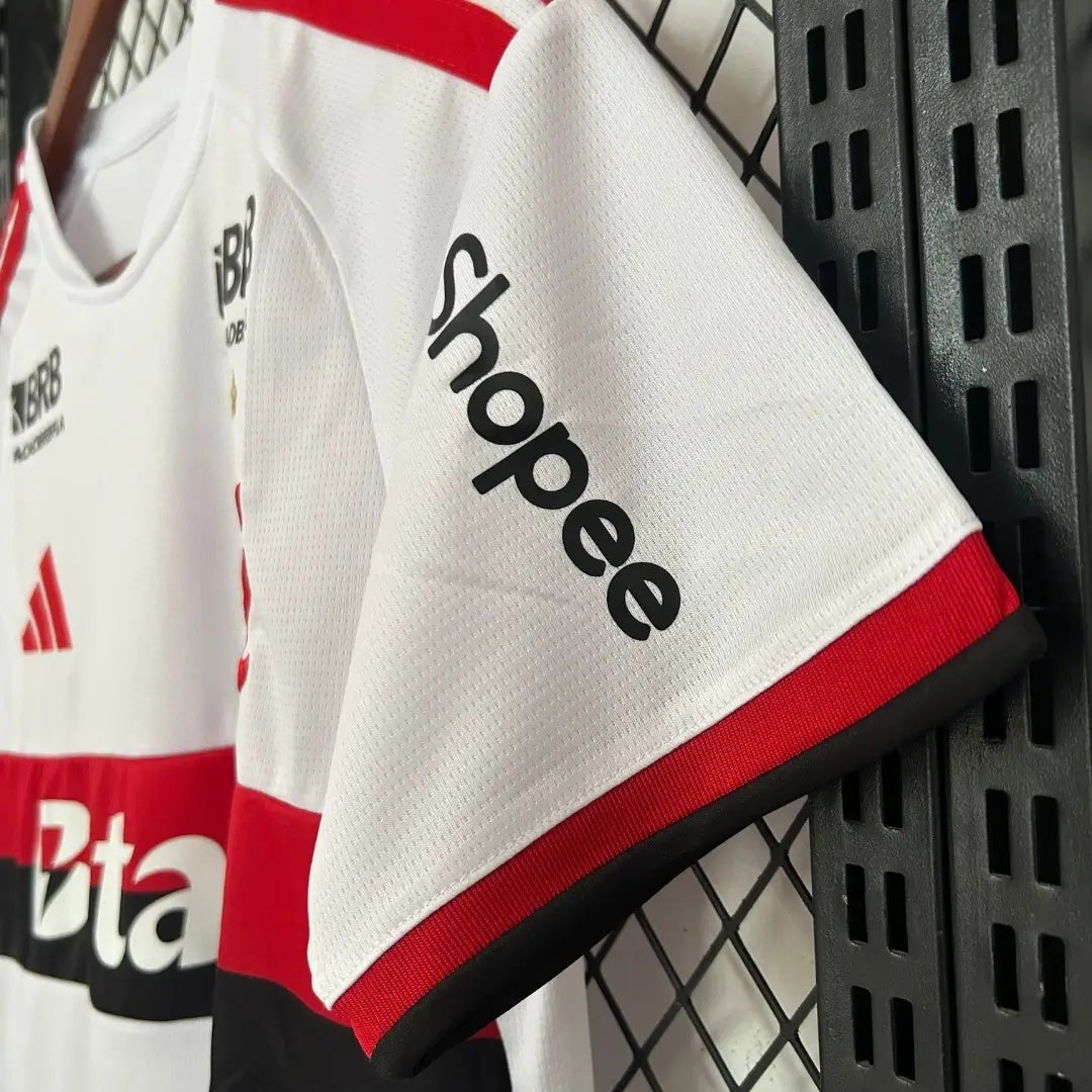 Camiseta de fútbol visitante del CR Flamengo 2026/27 con patrocinador