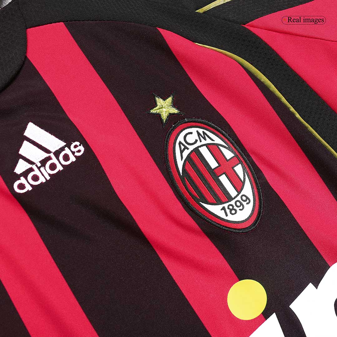 Camiseta de fútbol retro del AC Milan 2006/07 de Kaká con el número 22