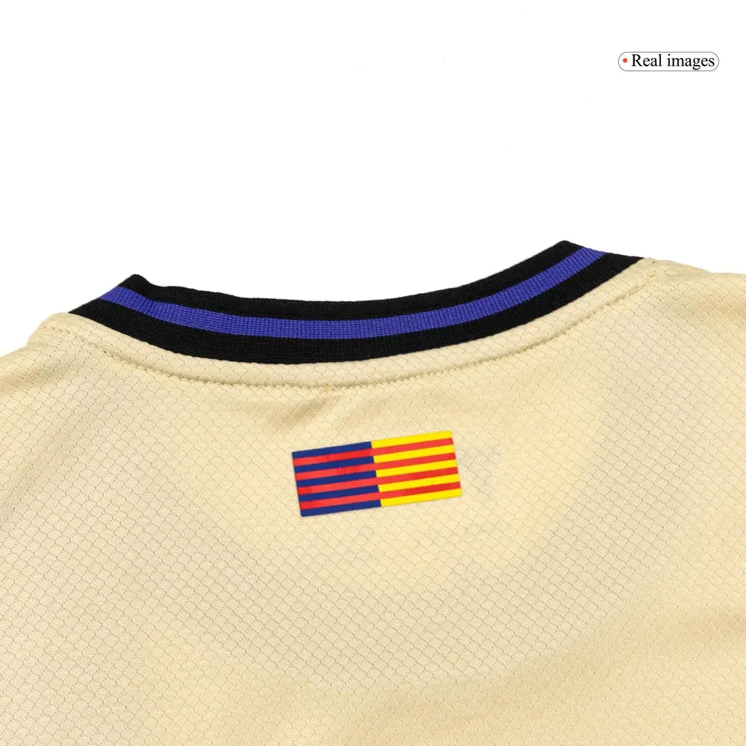 Kit completo de visitante del Barcelona x Kobe Bryant para niños 2025/26