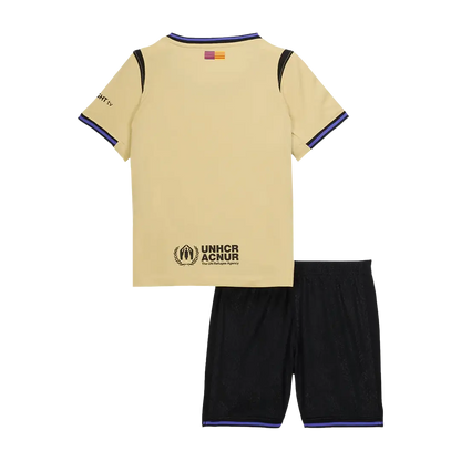 Conjunto de fútbol visitante del Barcelona x Kobe Bryant para niños (camiseta y pantalón corto 2025/26)