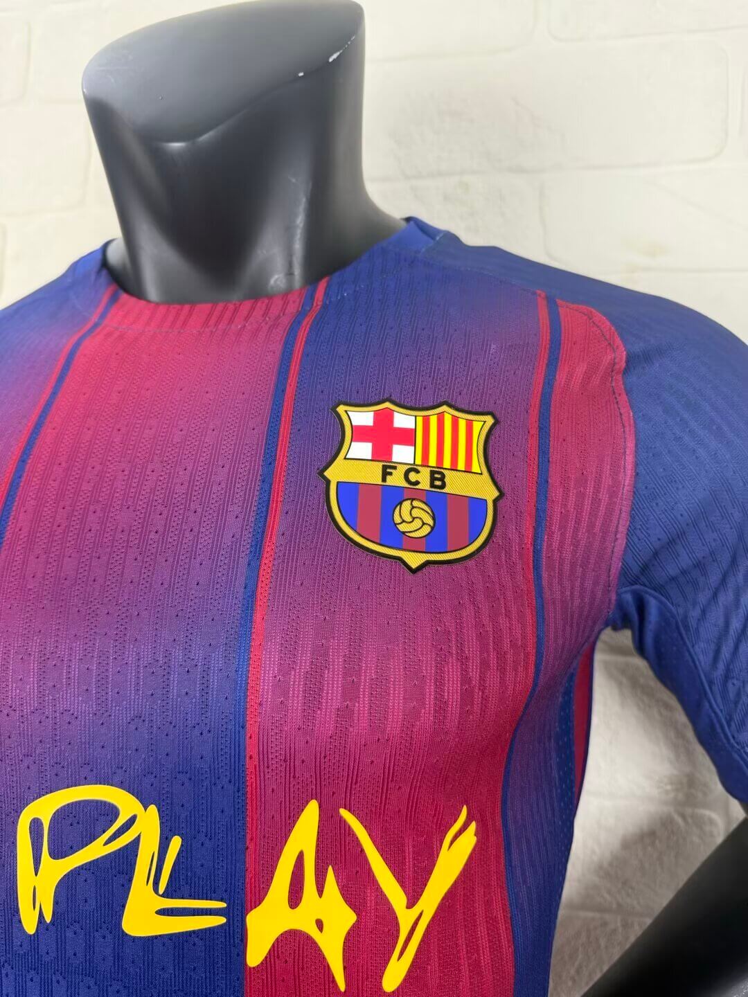 Camiseta del Barcelona X Ed Sheeran versión jugador local 2025/26