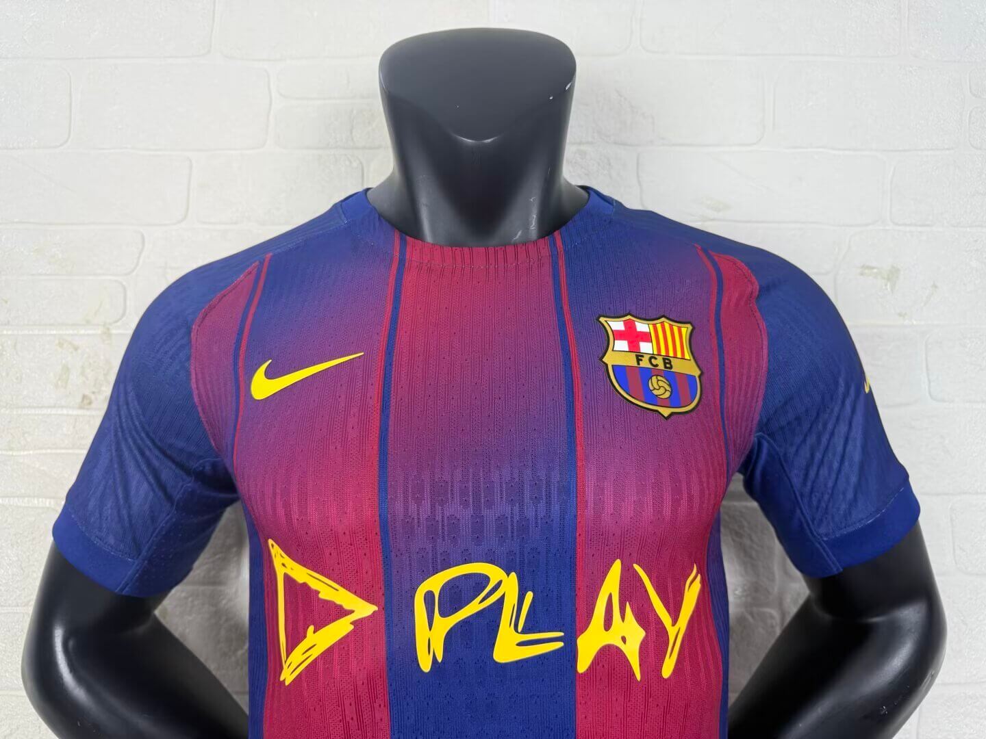 Camiseta del Barcelona X Ed Sheeran versión jugador local 2025/26