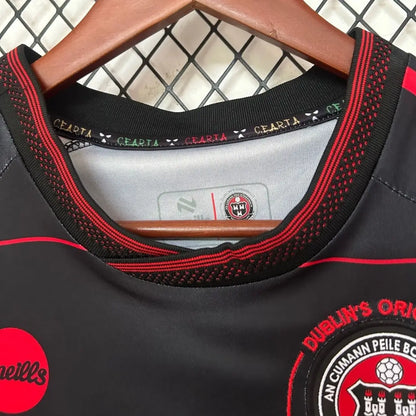 Tercera equipación de visitante del Bohemian FC 2026