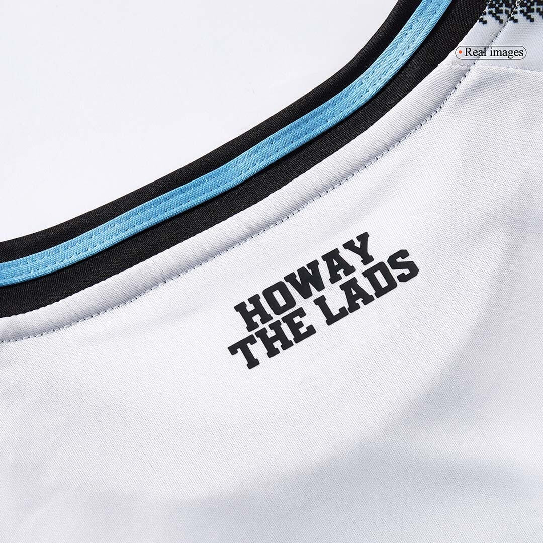 Camiseta de local del Newcastle United 2025/26, blanca y negra.