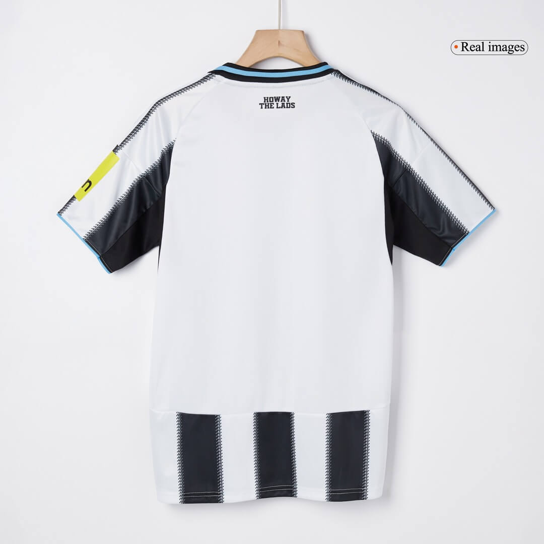 Camiseta de local del Newcastle United 2025/26, blanca y negra.