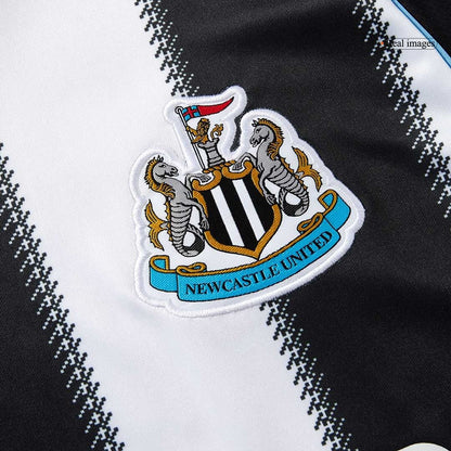 Camiseta de local del Newcastle United 2025/26, blanca y negra.