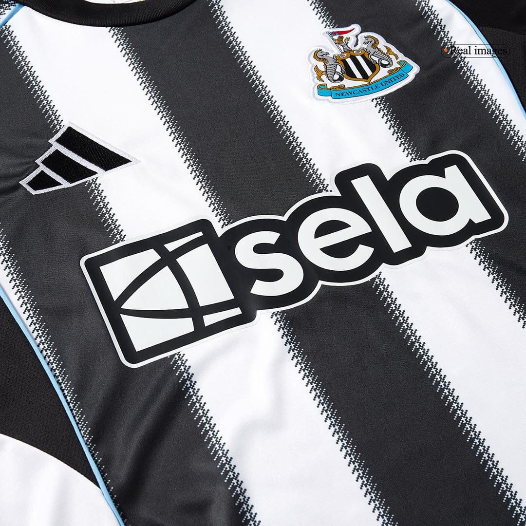 Camiseta de local del Newcastle United 2025/26, blanca y negra.