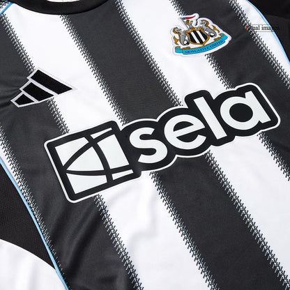 Camiseta de local del Newcastle United 2025/26, blanca y negra.