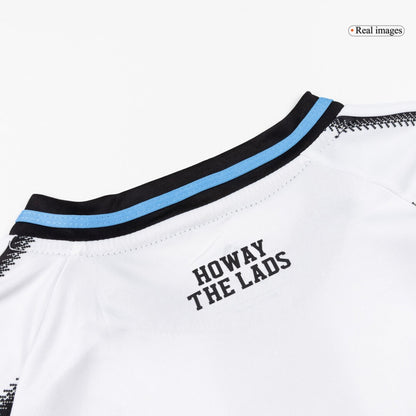 Equipación infantil del Newcastle United para la temporada 2025/26 (camiseta + pantalón corto)