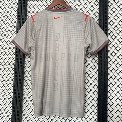 Maillot de football Three Lions x Palace 2026 Gris étain Rouge vif avec logo