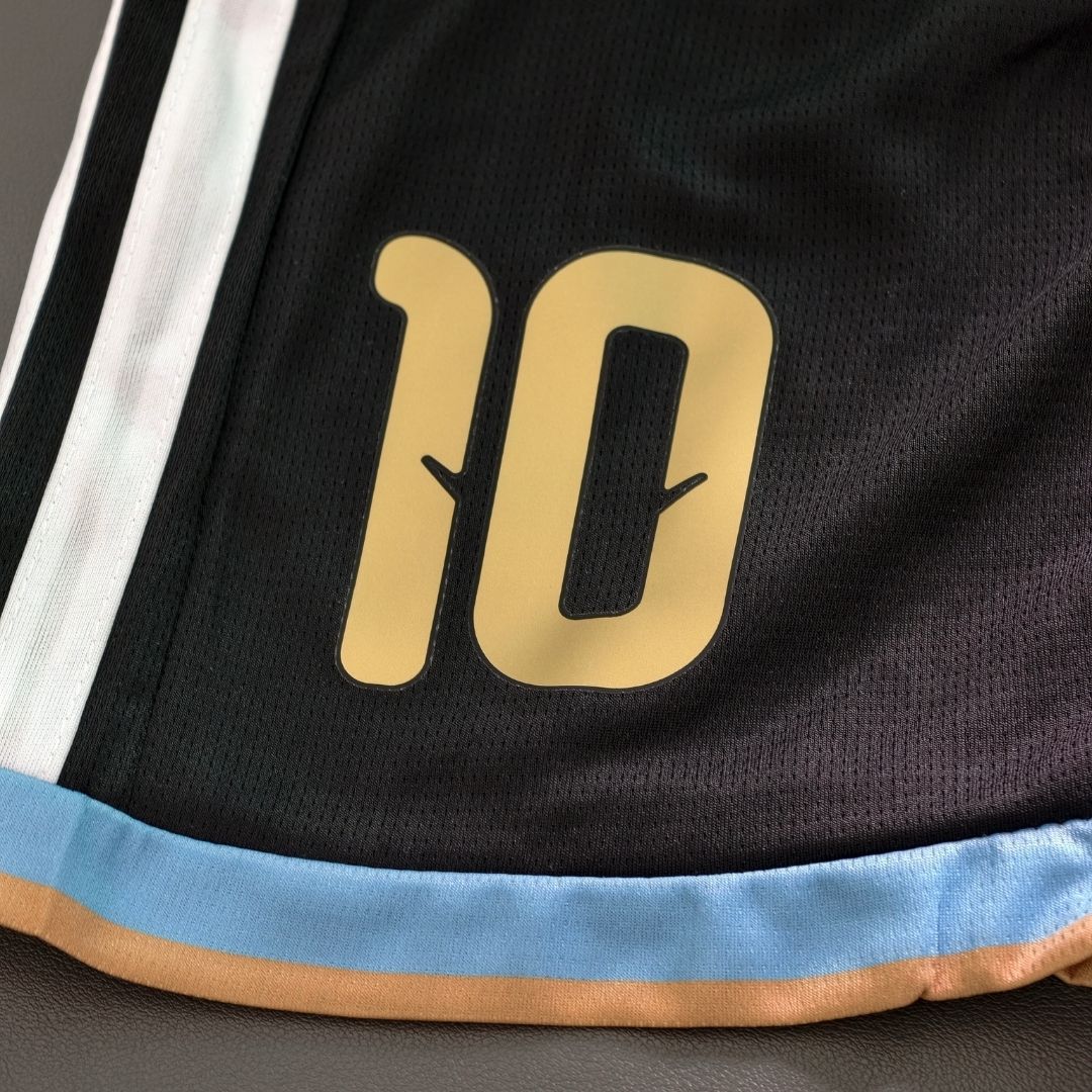 Kit de camiseta local de Argentina para niños (Camiseta y pantalones cortos 2026)