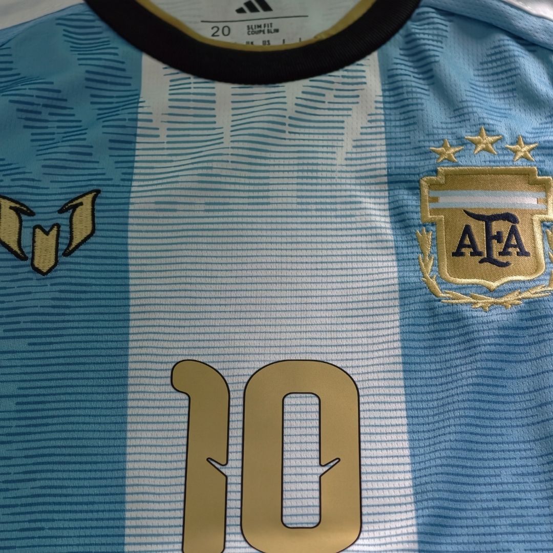 Kit de camiseta local de Argentina para niños (Camiseta y pantalones cortos 2026)