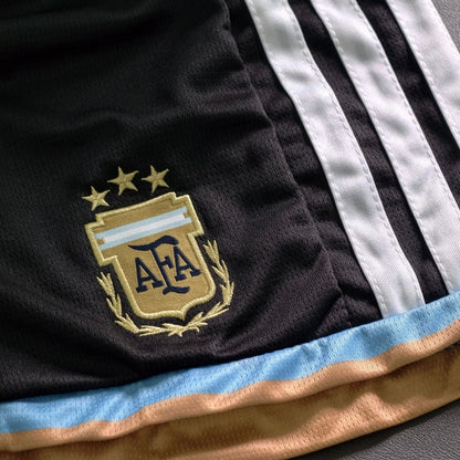 Kit de camiseta local de Argentina para niños (Camiseta y pantalones cortos 2026)
