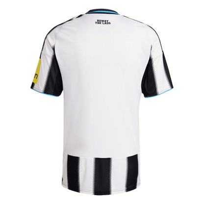 Camiseta de local del Newcastle United 2025/26, blanca y negra.