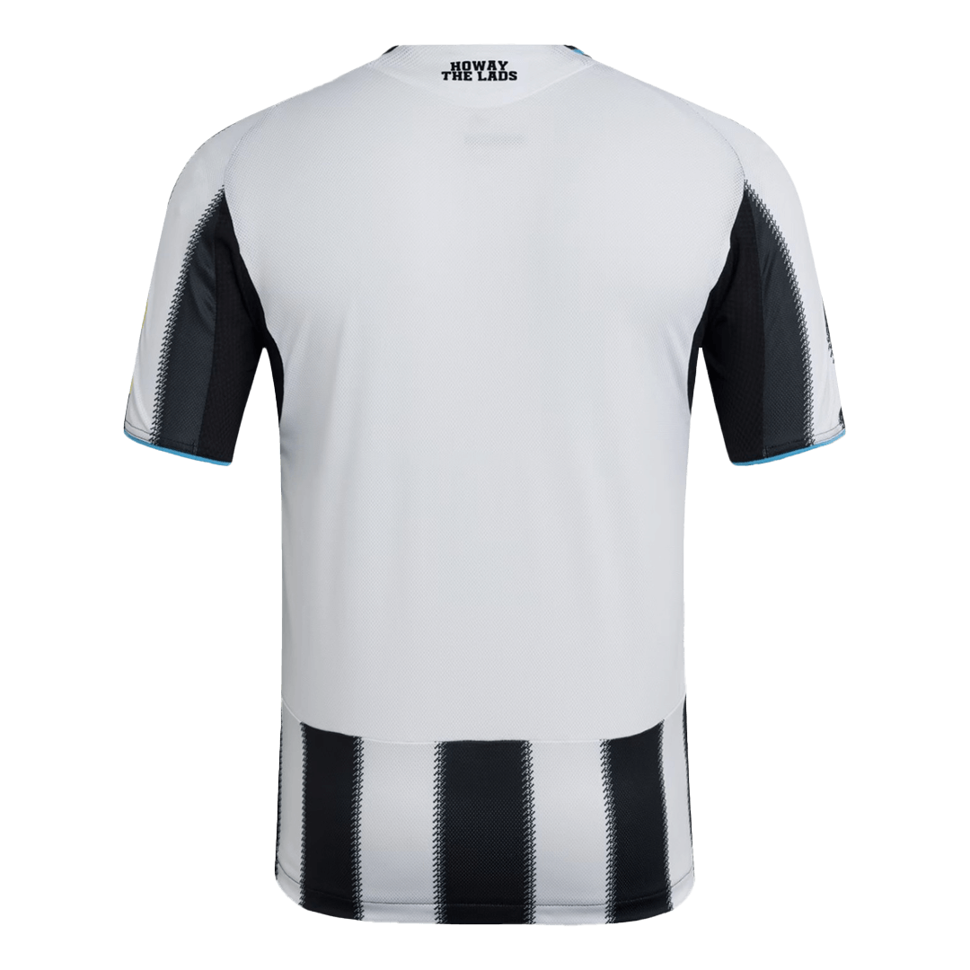 Camiseta de fútbol del Newcastle United, versión jugador, local, temporada 2025/26, blanca y negra.