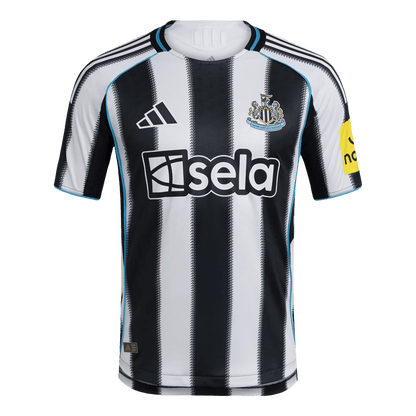 Camiseta de fútbol del Newcastle United, versión jugador, local, temporada 2025/26, blanca y negra.