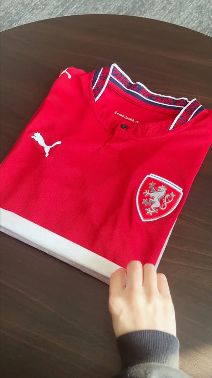 Camiseta de fútbol de la selección checa de fútbol local para la Copa Mundial 2026